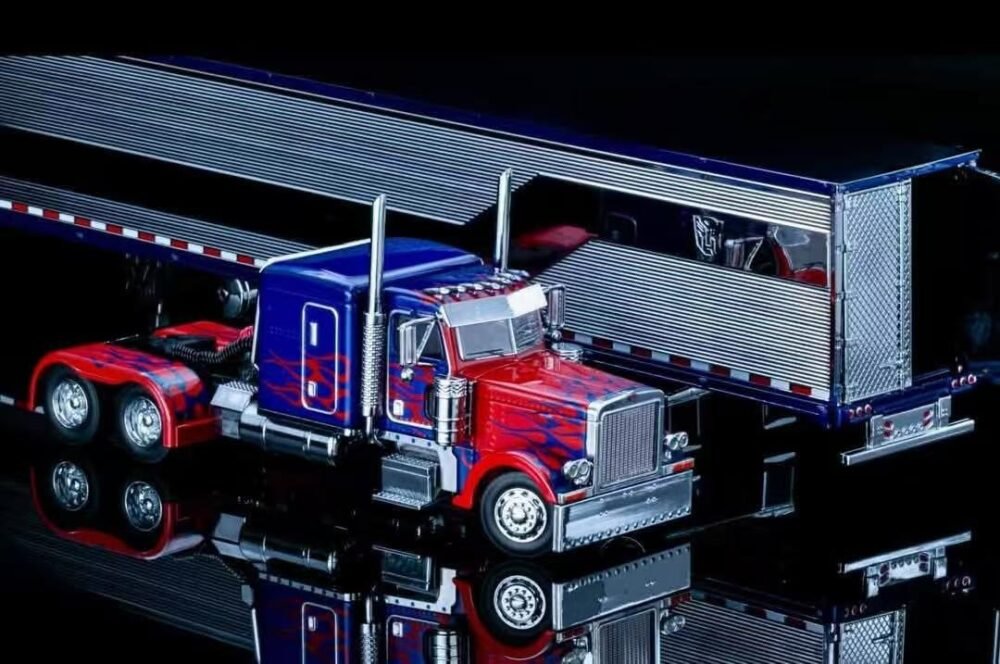 2025 North Show-596 Peterbilt Optimus Prime Truck 1/64 Alloy Vehicle Model - Image 2