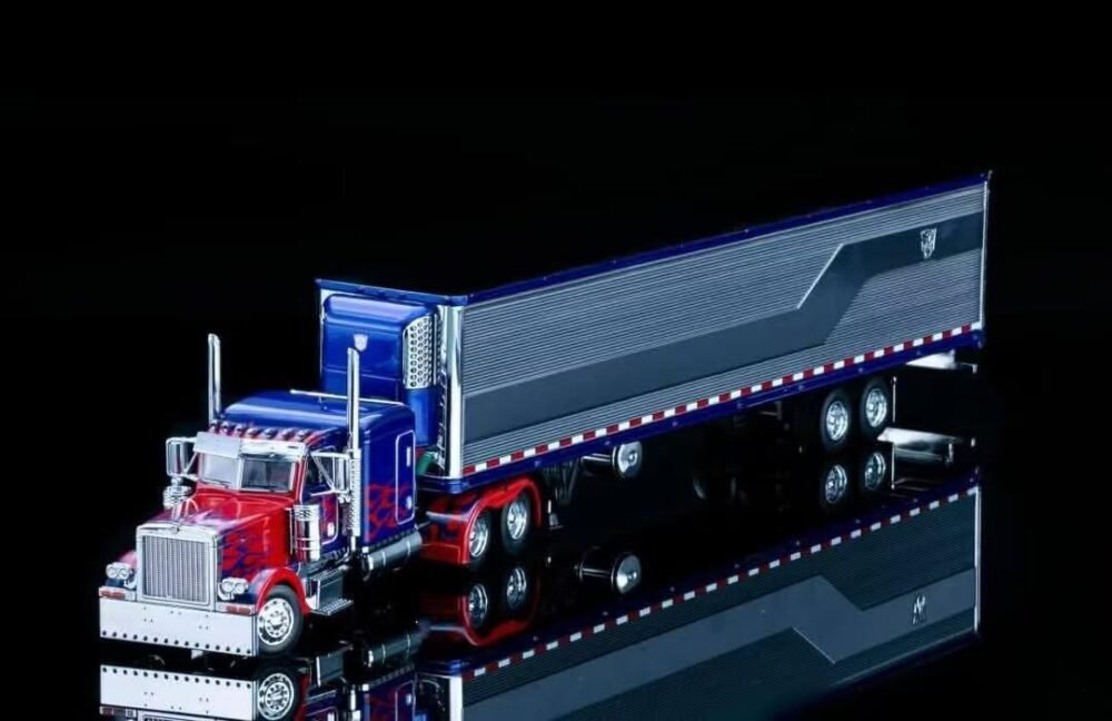 2025 North Show-596 Peterbilt Optimus Prime Truck 1/64 Alloy Vehicle Model