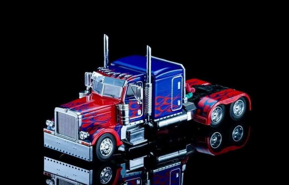 2025 North Show-596 Peterbilt Optimus Prime Truck 1/64 Alloy Vehicle Model - Image 4
