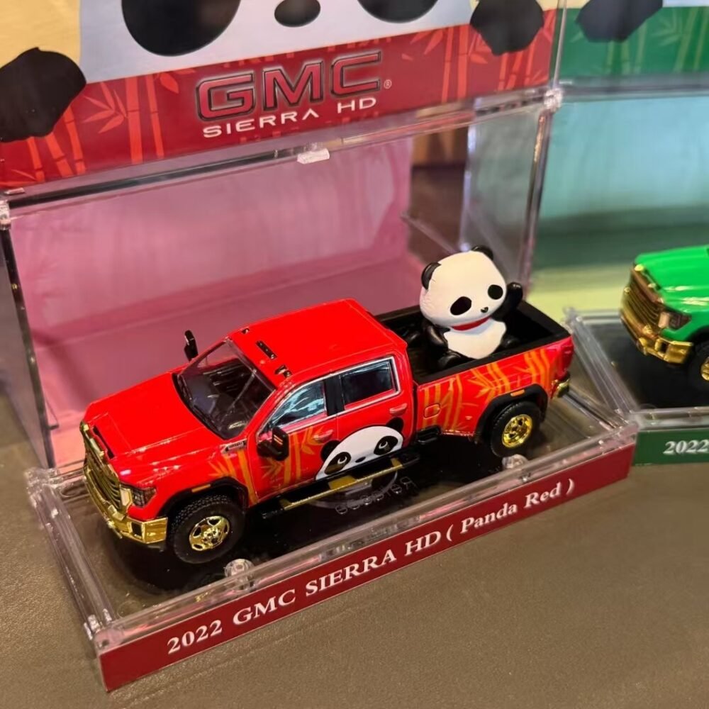 2025 BEIJING HEC 2022 GMC SIERRA HD( Panda Green/Red） - Image 3