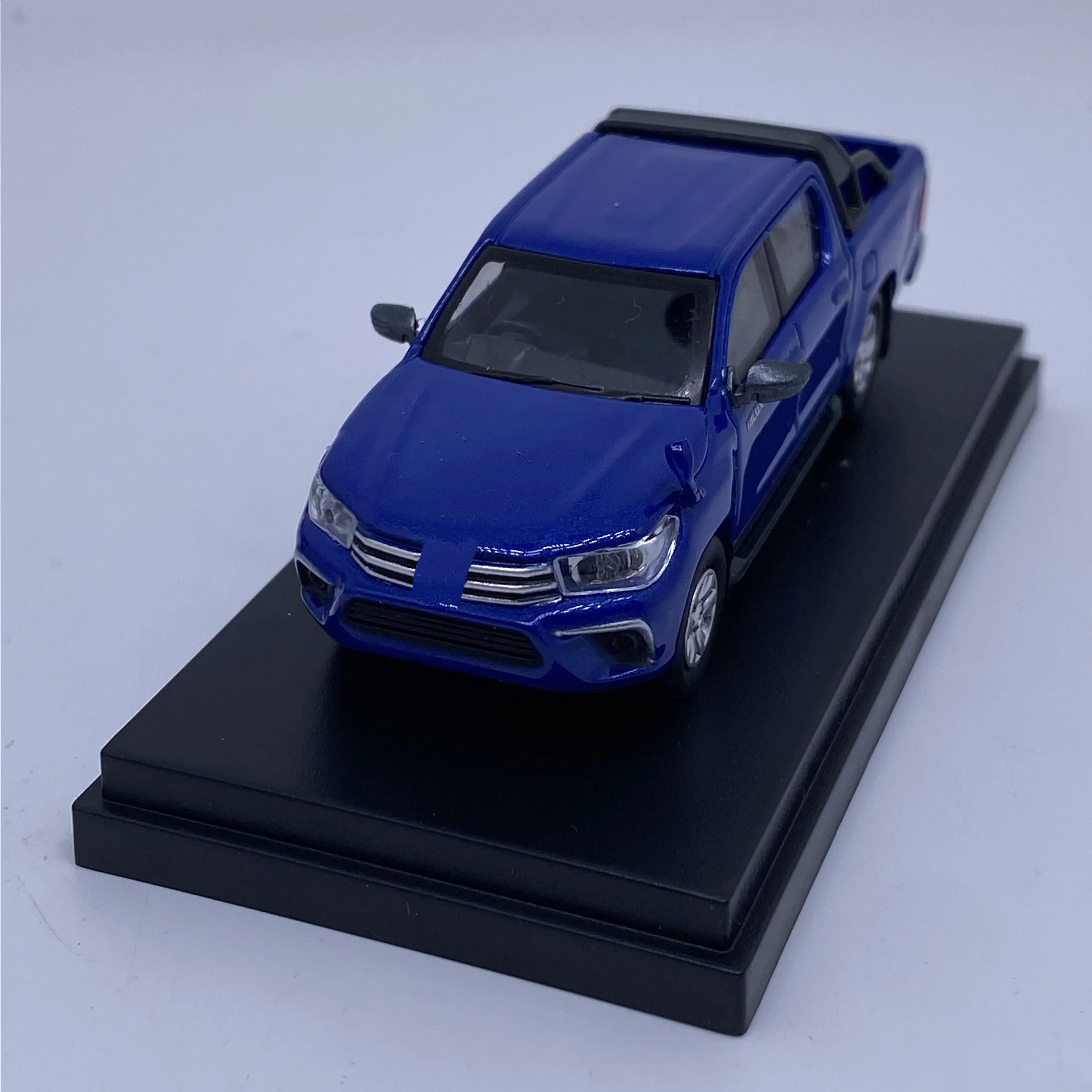 EBBRO 1:64 Toyota Hilux Collection and Display of Automobile Model of Pickup Truck Alloy Blue - Image 4