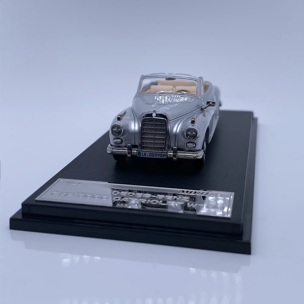 Mortal 1:64 Mercedes 300D Convertible Retro Silver Diecast Car Model - Image 5