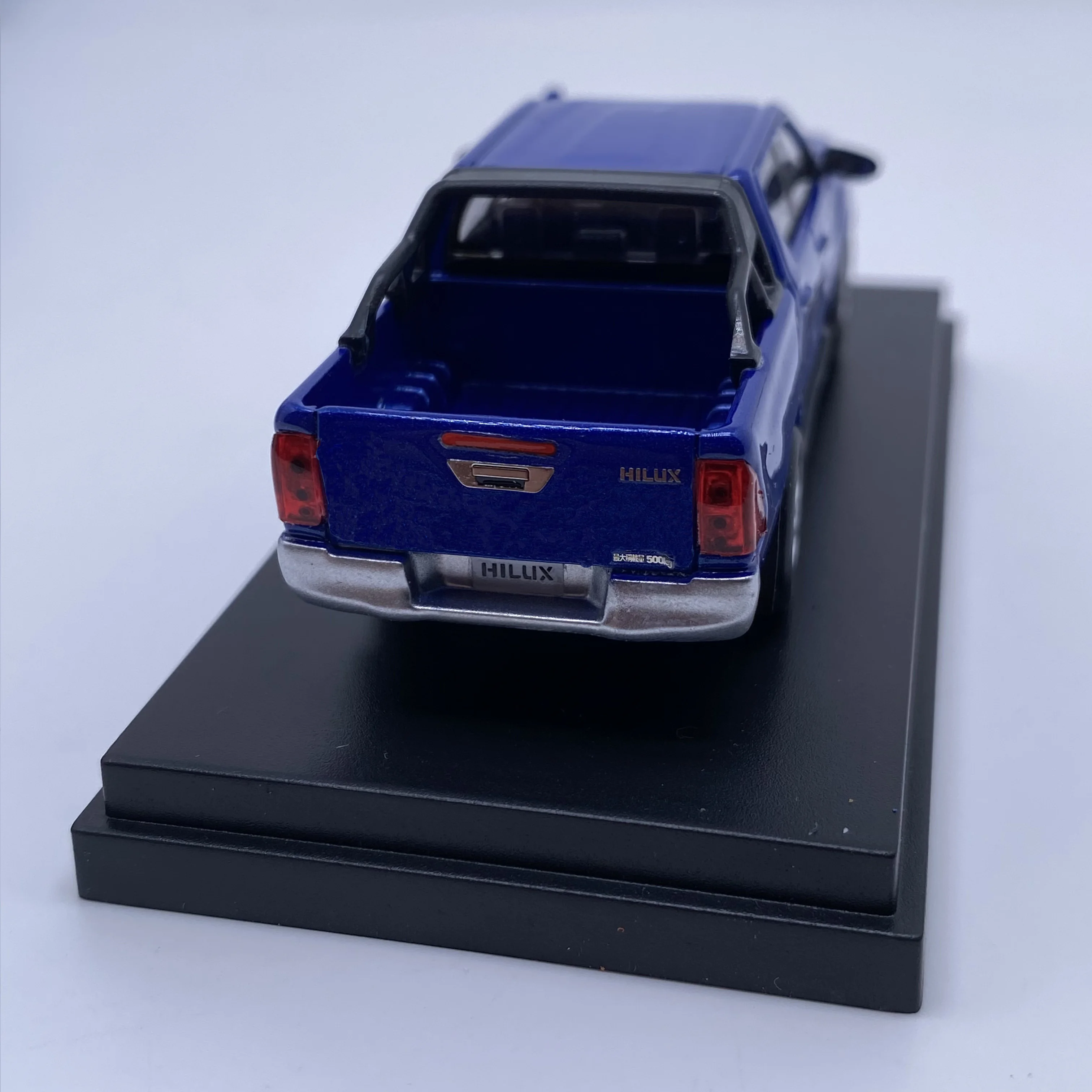 EBBRO 1:64 Toyota Hilux Collection and Display of Automobile Model of Pickup Truck Alloy Blue - Image 6