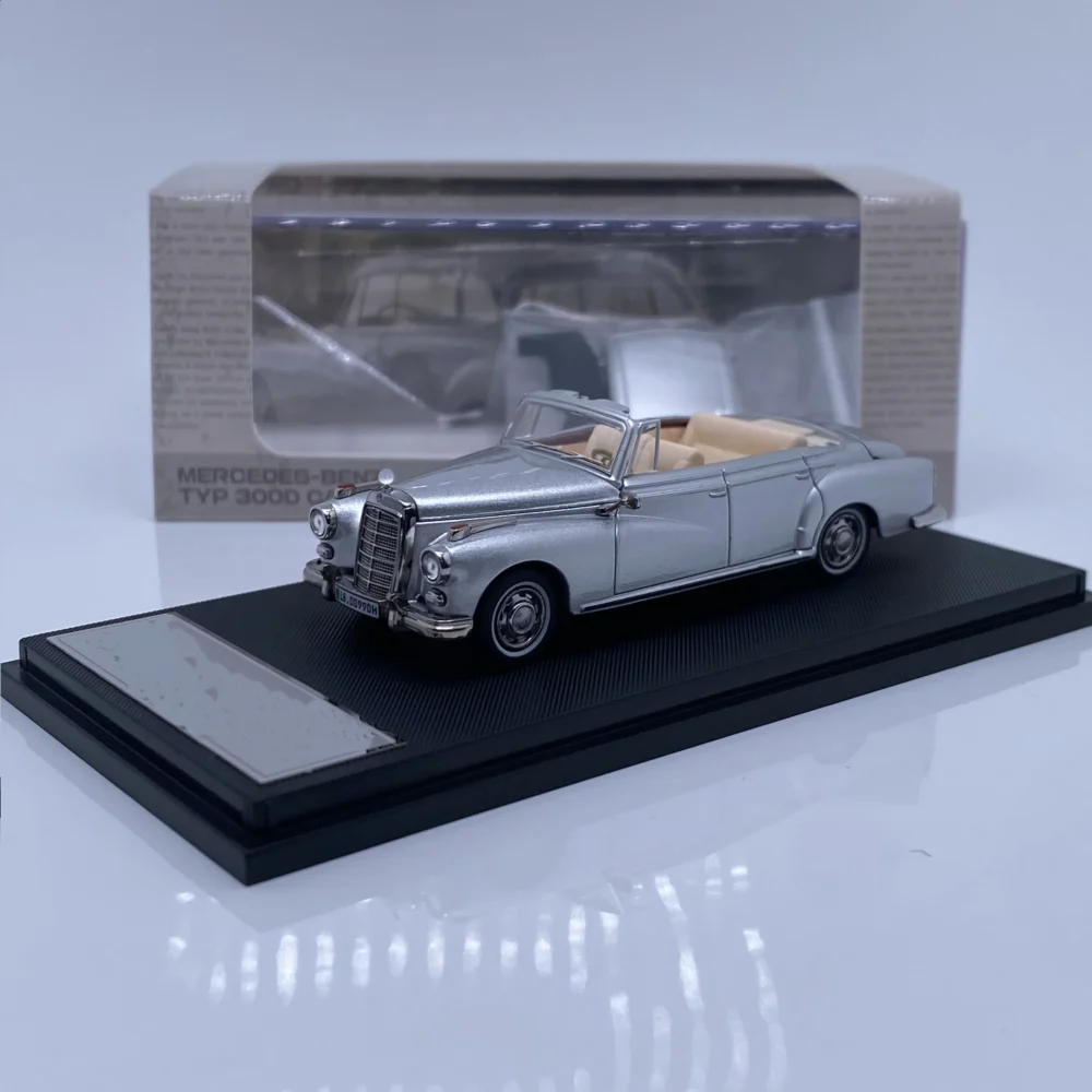 Mortal 1:64 Mercedes 300D Convertible Retro Silver Diecast Car Model - Image 3