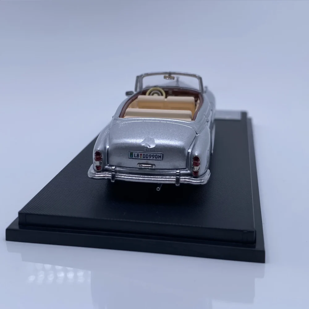 Mortal 1:64 Mercedes 300D Convertible Retro Silver Diecast Car Model - Image 6