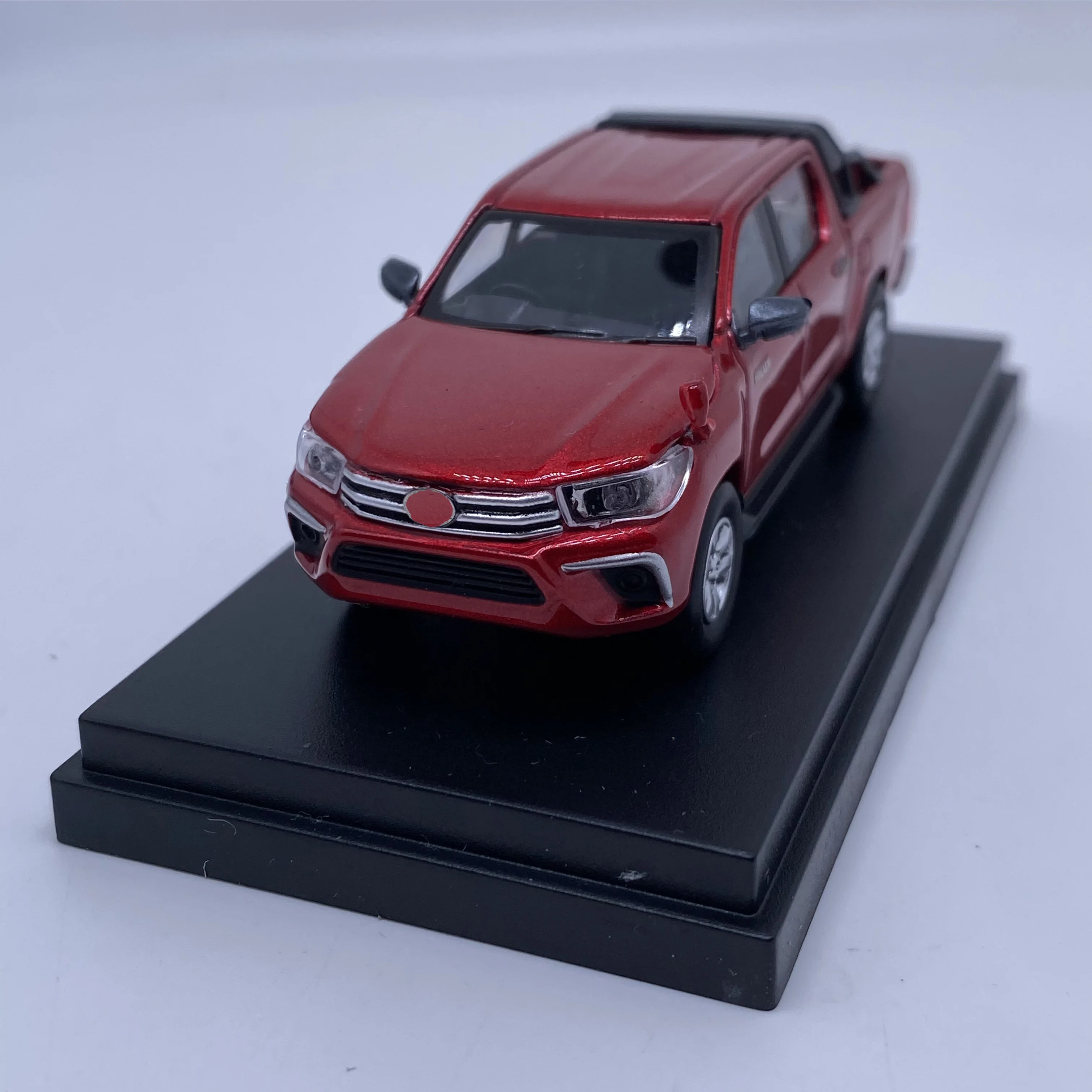 Ebbro 1:64 Hilux And Display Of Automobile Model Of Pickup Truck Alloy Red - Image 5