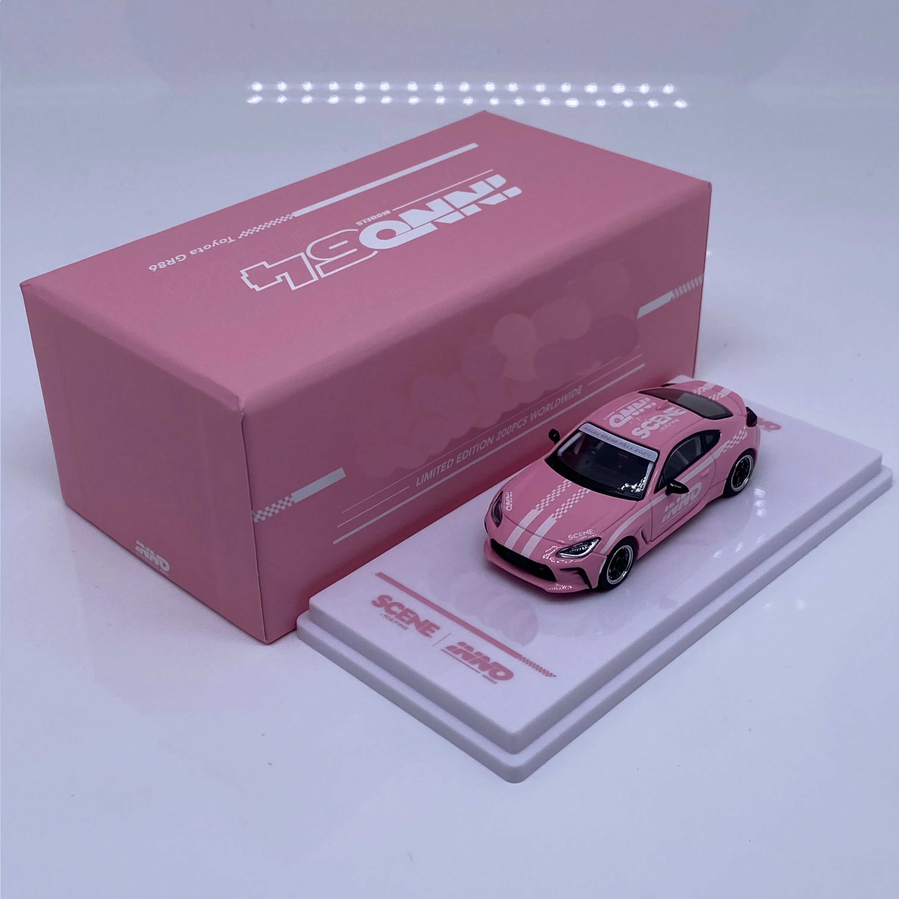 INNO X SCENE 1:64 inno64 GR86 Pink Macau Grand Prix 2